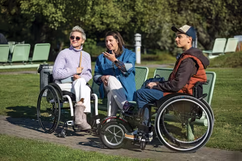 Track wheel double fixation