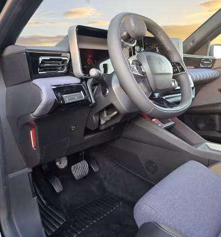 La pédale d'accélérateur commutable au pied gauche