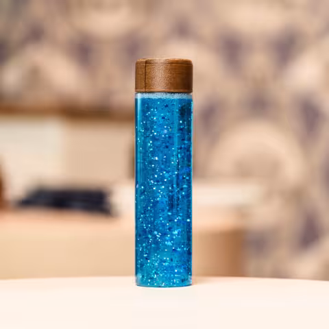 Bouteille sensorielle colorée