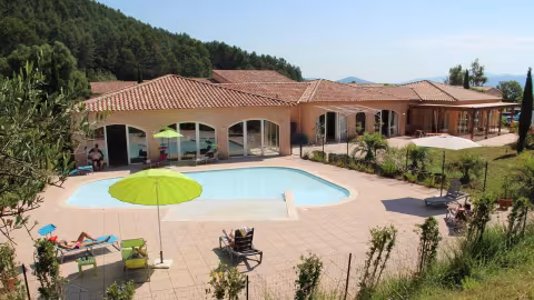 Votre séjour adapté en famille ou en groupe au village vacances Lou Bastidou